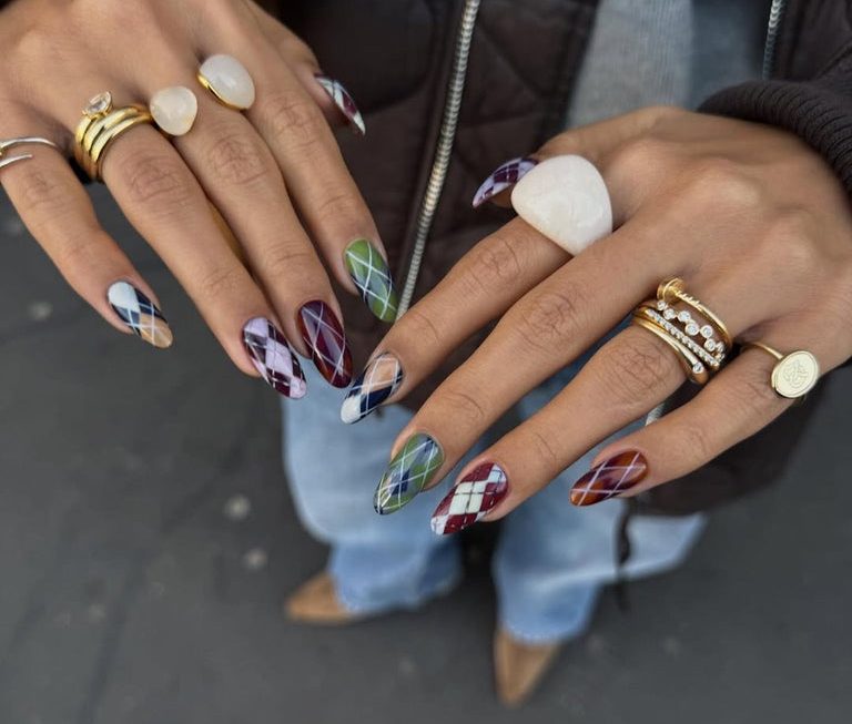 Argyle Sweater Nails Are The Coziest Manicure Trend To Ring In Winter